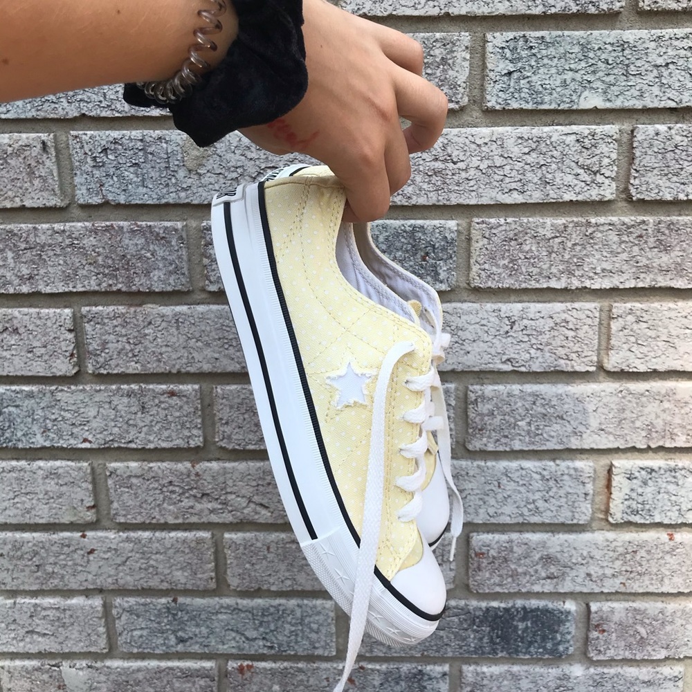 Vintage Converse Size 8 Women’s (Like New)